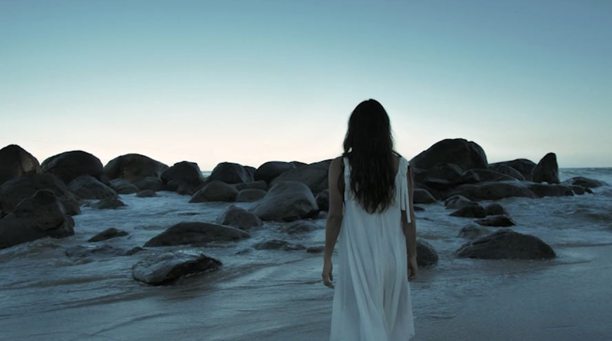 �J���[�O���[�f�B���O���{��